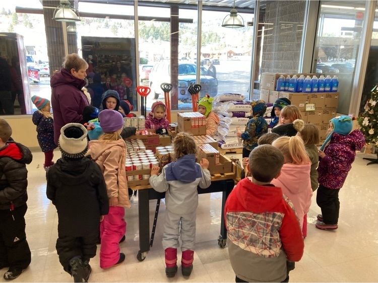Kindergarteners shop for the Lolo Food Pantry 