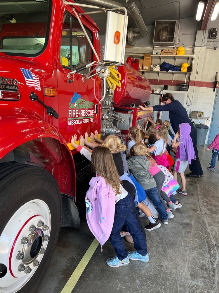 Kids listen to firefighters 