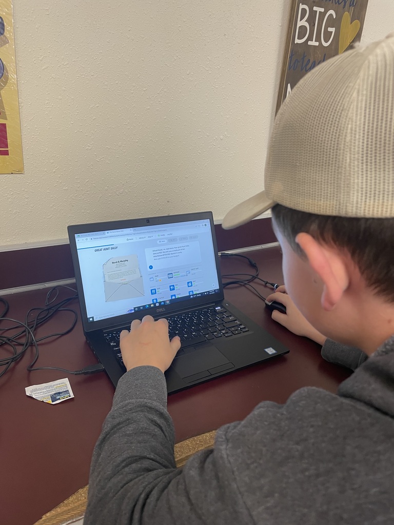 8th grade students using Banzai to learn about financial literacy.